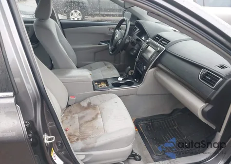 2015 Toyota Camry Le z USA, uszkodzony, nr VIN 4T1BF1FK4FU035403